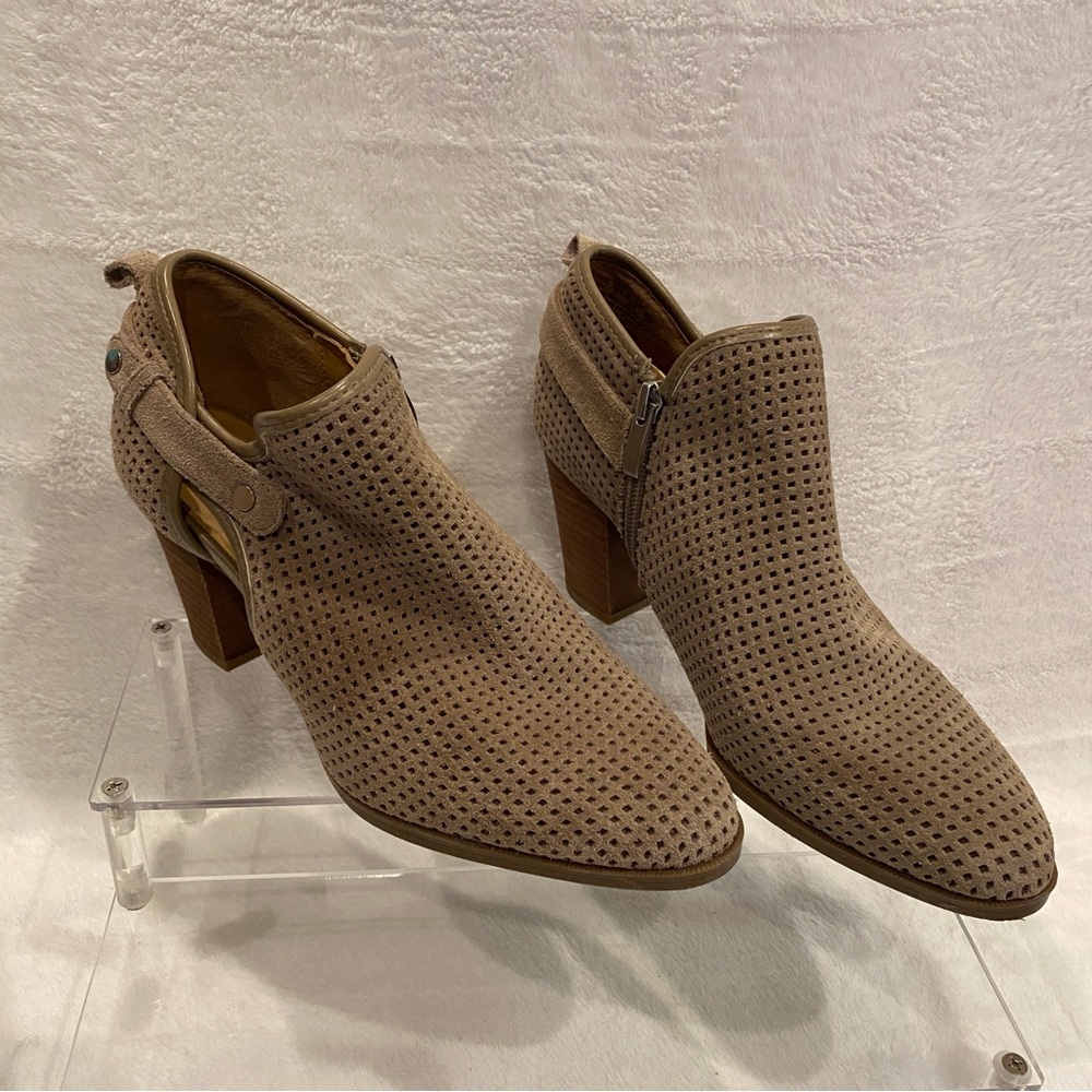 Franco Sarto Dale 2 Ankle Boots Booties Perforated Suede Taupe Size 8 M EUC